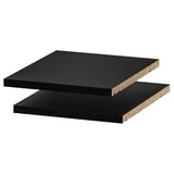 Две черные прямоугольные полки, сложенные друг на друга, с гладкими поверхностями и прочными краями. Дизайн элегантный и современный.