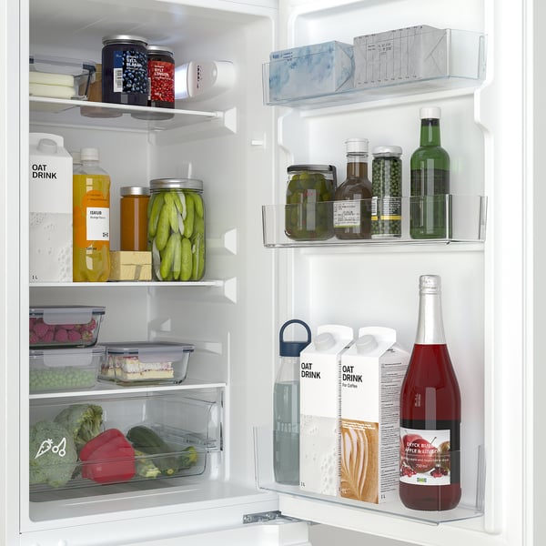 Well-organized fridge with adjustable shelves, led light, and transparent compartments. Includes crisper and door pockets.