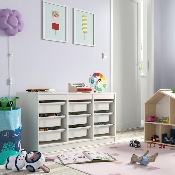 Childs room with TROFAST toy storage, colourful decor, and balloon.