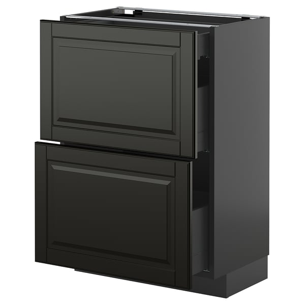 Кухонный гарнитур ikea METOD черного цвета со скошенными краями. В нем несколько ящиков и шкафов для хранения.