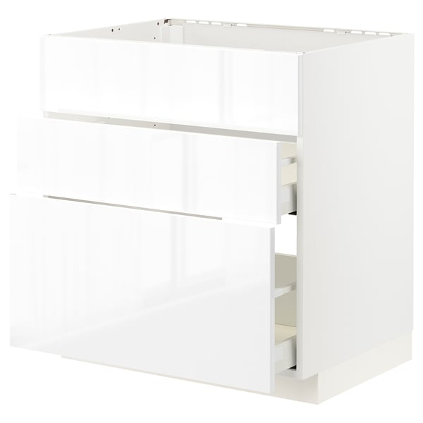 Белый кухонный шкаф METOD с глянцевой отделкой и выдвижными полками.