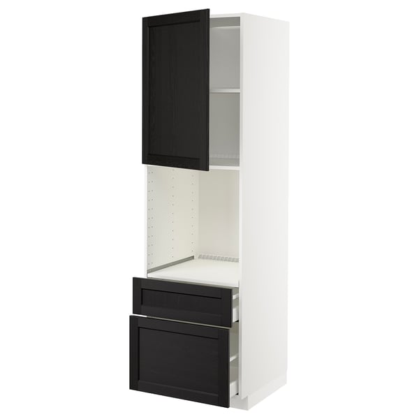 Современный белый кухонный гарнитур ikea METOD с черными ящиками и дверцей.