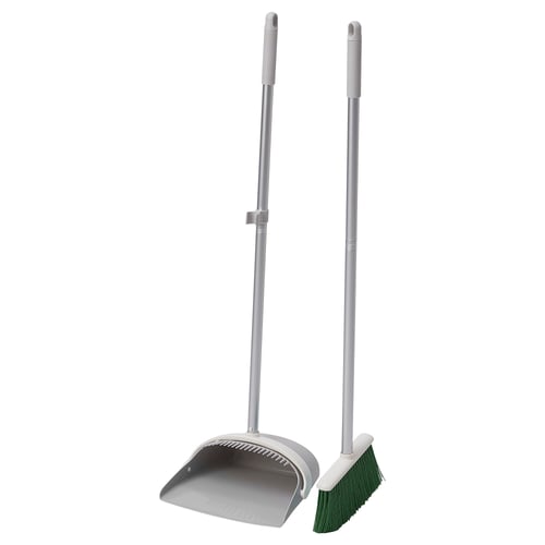В набор для чистки PEPPRIG silver входит щетка с зеленой щетиной и складной совок серого цвета.