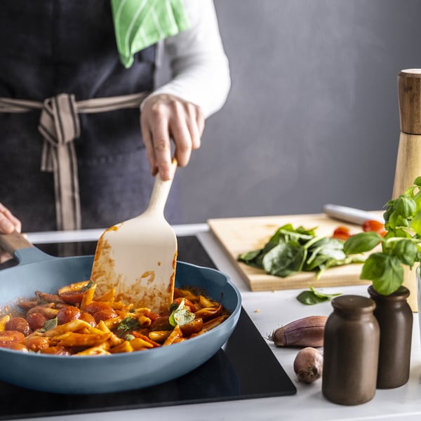 KLIPPFISK مقلاة, مانع للالتصاق/خشب رمادي غامق-أزرق, 28 سم