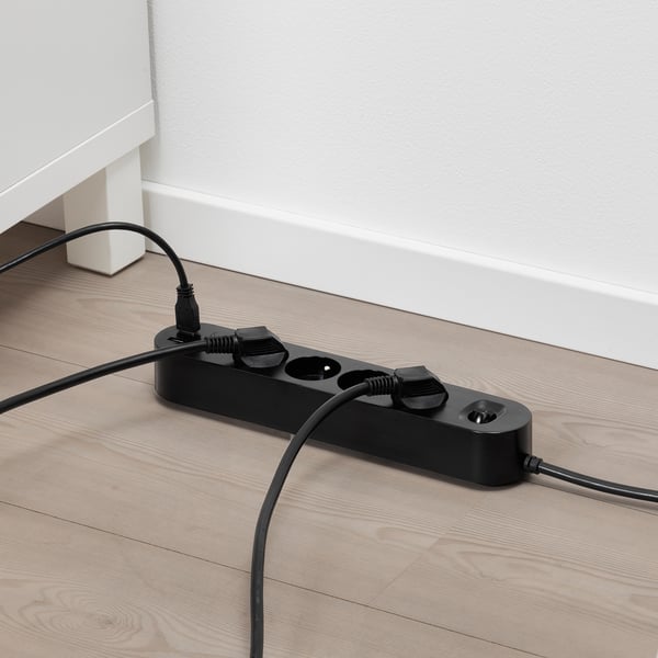 KOPPLA توصيلة بأربع مقابس مع مدخلين USB