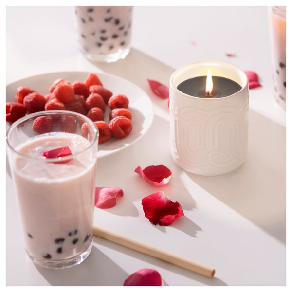 SÖTRÖNN شمعة معطرة في برطمان خزفي, توت أحمر وفانيليا/أبيض, 45 س