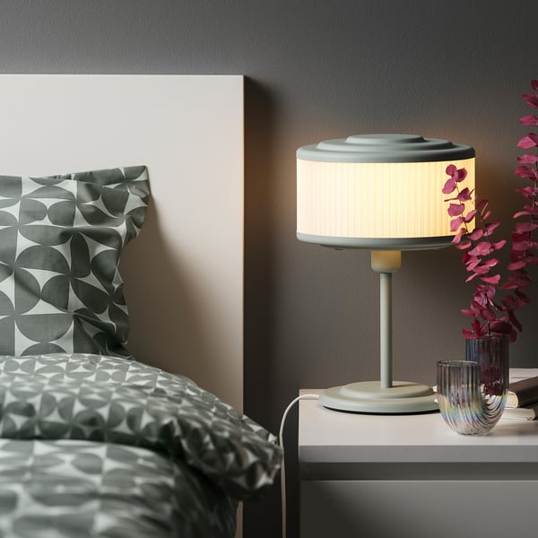 Cosy bedroom with REMTÅNG lamp, soft light, ideal for small spaces.