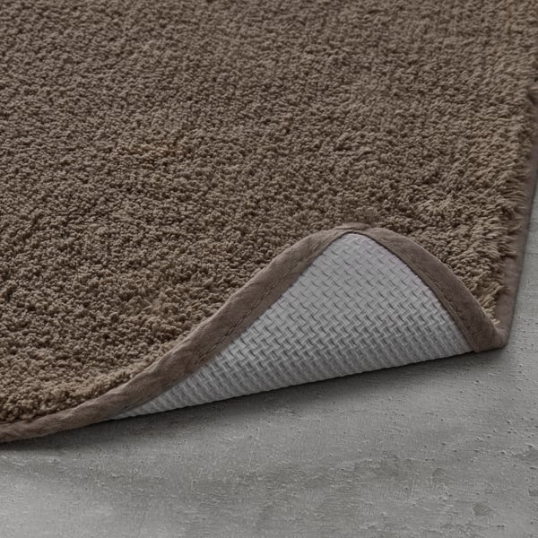 Bath mats thick cotton absorbs water, latex backing adds grip.