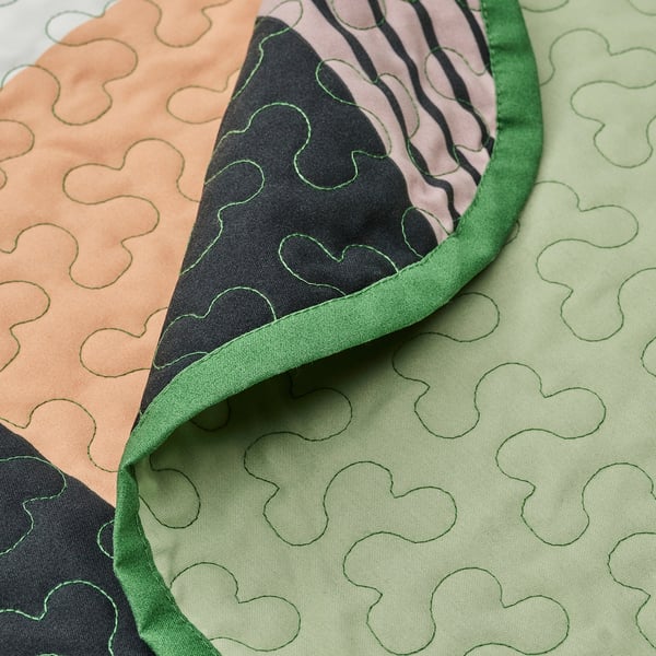 Soft quilted patchwork bedspread with colourful patterns. Recycled polyester, eco-friendly.