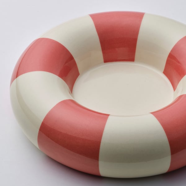 Circular candle holder, inspired by swim rings. Made of high-quality stoneware, featuring vibrant red and white stripes, it evokes summer memories.