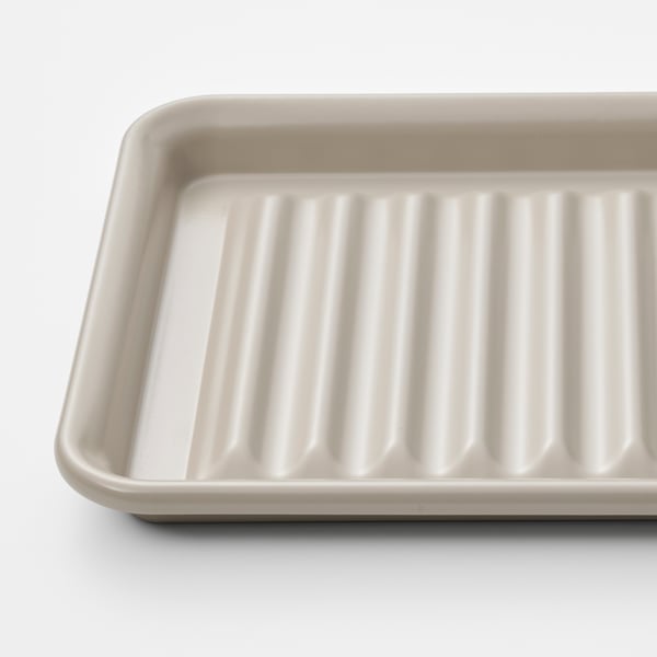 Modern flat dish drainer with ridged design for efficient drying.