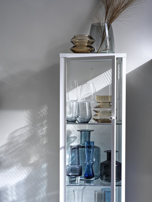 BAGGEBO Vitrine, métal/blanc, 34x30x116 cm
