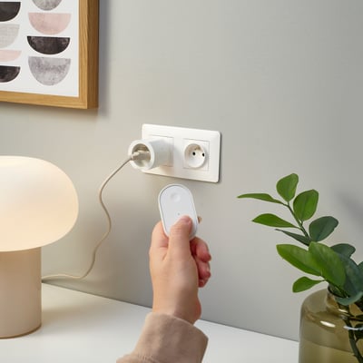 GRILLPLATS Prise connectée + télécommande, connecté
