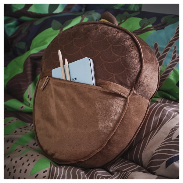 SKOGSDUVA Coussin avec poche, forme de gland/brun, 32x37 cm