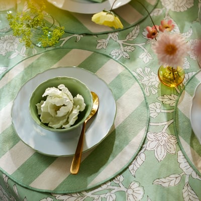 SMÖRFISK Set de table, rayé blanc cassé/vert clair, 35 cm