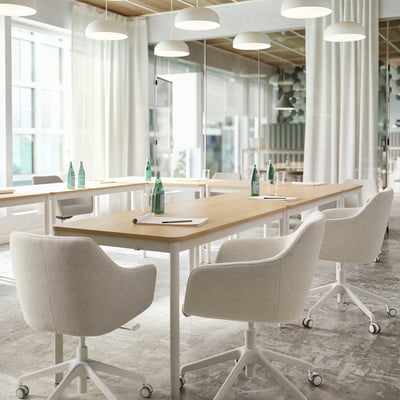 TOSSBERG / LÅNGFJÄLL Chaise conférence, Gunnared beige/blanc