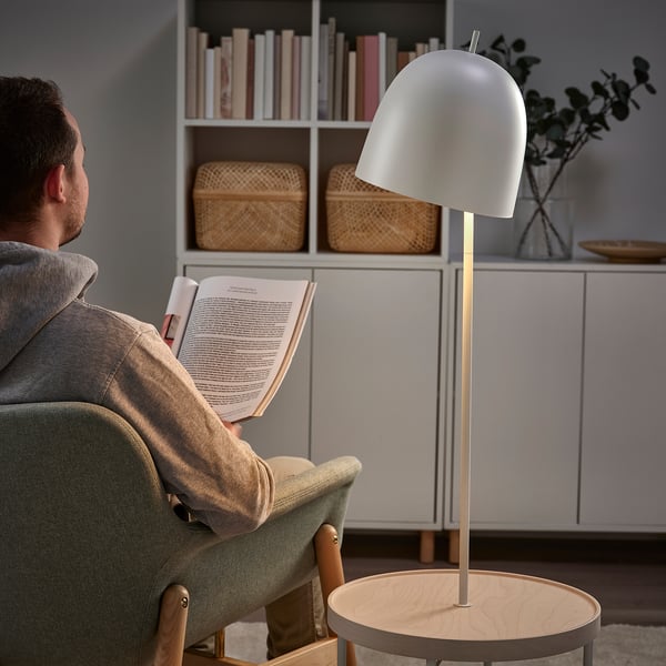 TRINDSNÖ Lampadaire, blanc métal/plaqué bouleau