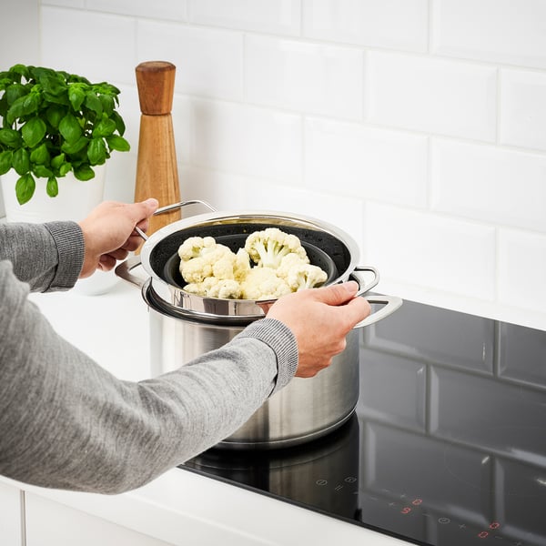 Cauliflower steaming in colander.