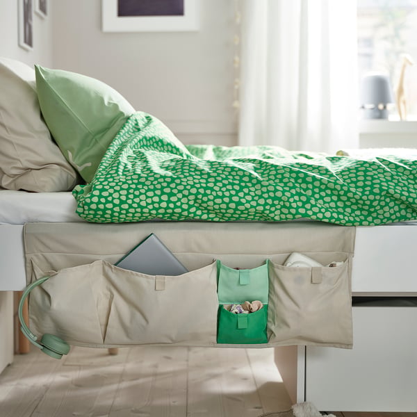 Green crocodile bedding with duvet & pockets.