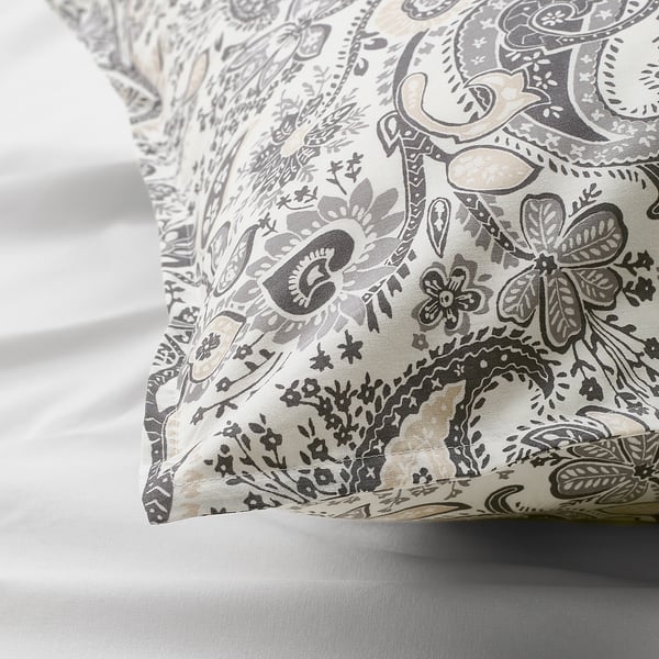 Intricate paisley pillowcase, soft fabric blend, detailed patterns