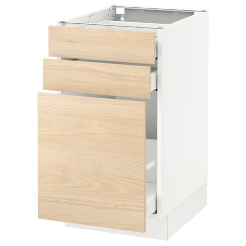 A white SEKTION kitchen cabinet with light ash drawers. It three drawers in a vertical line and a drawer front.