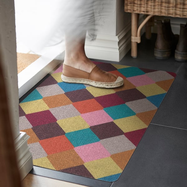 Colourful TORGPLATS doormat at entrance, diamond pattern, recycled polyester.