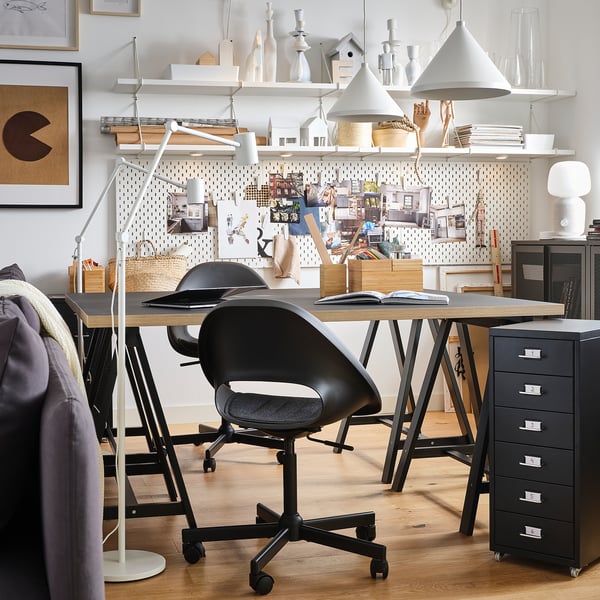 ELDBERGET / MALSKÄR Silla giratoria con cojín, gris oscuro/negro