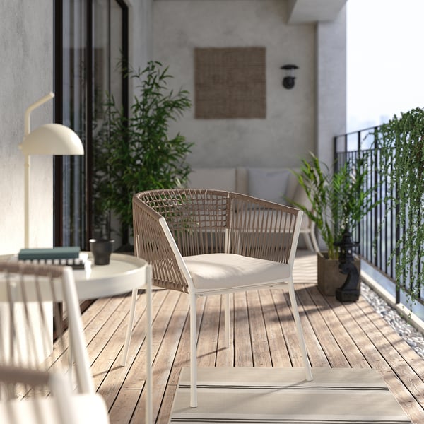 SEGERÖN Silla con reposabrazos, exterior, blanco/beige
