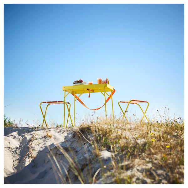 STRANDÖN Taburete plegable, amarillo vivo/naranja vivo