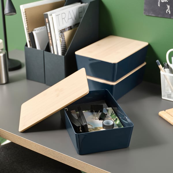 KUGGIS Kotak berpenutup, hitam-biru/buluh, 18x26x8 cm