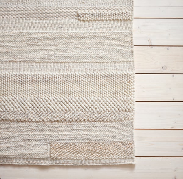 BRÖNDEN rug: cream, woven texture pattern. Handcrafted, cotton warp, wool surface. Rectangular shape.