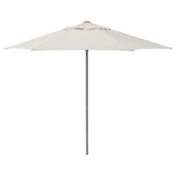 The JOGGESÖ parasol is white with a tilt, providing ample shade. Its aluminium pole and polyester fabric ensure durability and uv protection.