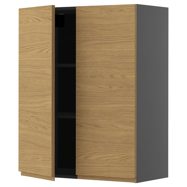 Minimalist METOD kitchen cabinet with oak-effect voxtorp fronts and integrated handles, featuring natural wooden interior shelf.