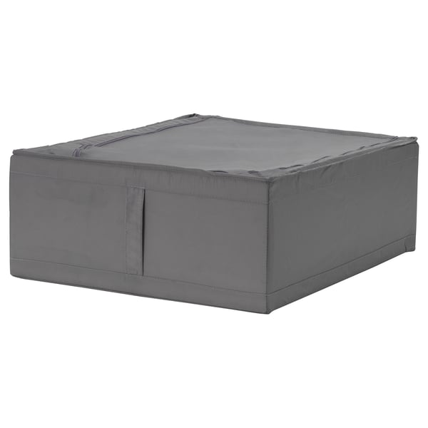 A grey SKUBB storage case, rectangular and made of recycled polyester. It ventilation nets and a zip closure for dust protection.