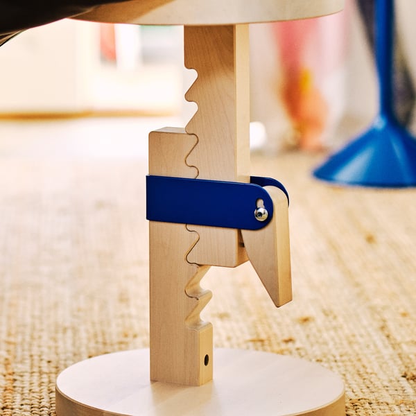 IKEA PS 2026 مقعد, ارتفاع قابل للتعديل بتولا/طلاء شفاف أزرق ساطع