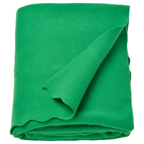 The DAGGKÅPOR green fleece throw. Its soft, square-shaped, made of recycled polyester, and neatly folded.