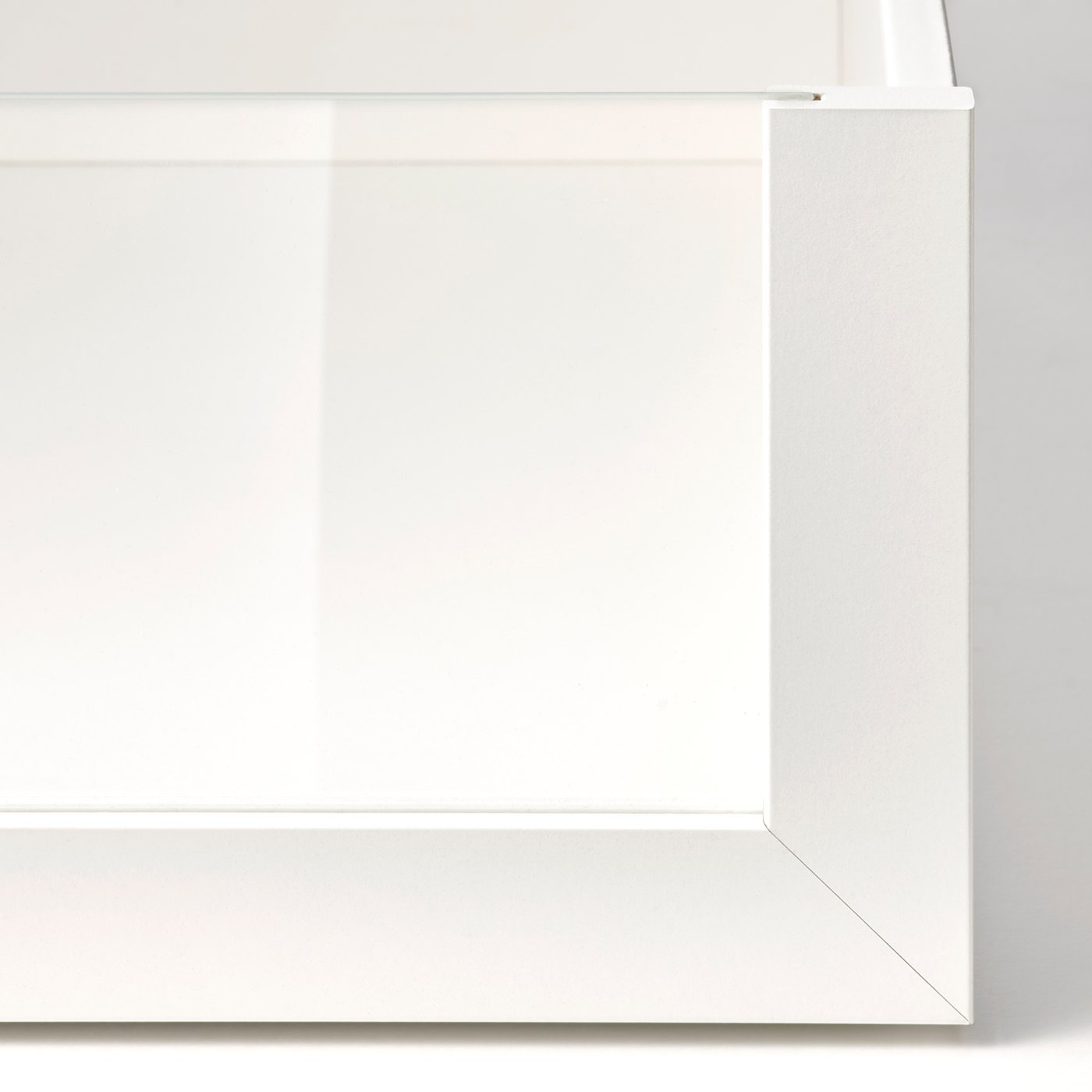Drawer with soft-close.