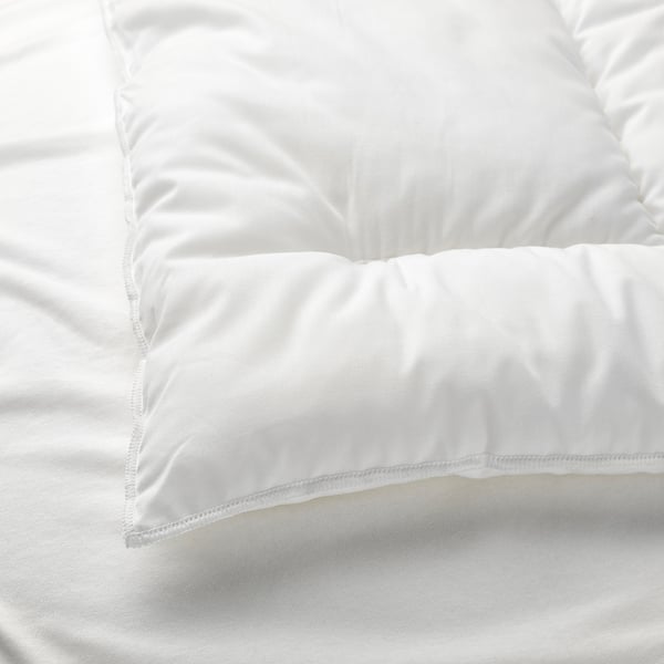 Soft, plush pillow for baby, made with recycled polyester and cotton.