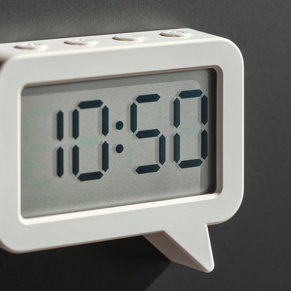Speech bubble-shaped digital clock displaying 10:50. Modern, white, with large blue numerals; suitable for kitchens.