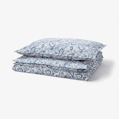Accurate stacked blue paisley patterned bedding in geometric shape, RODGERSIA brand.