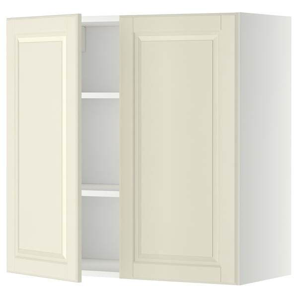 Off-white METOD kitchen cabinet, one door open, adjustable shelf inside. Classic design with beveled edges.