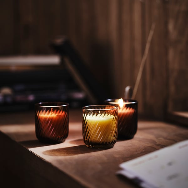 TÖRNFÅGEL شمعة معطرة في كأس, فانيلا ألوان منوعة, 20 س