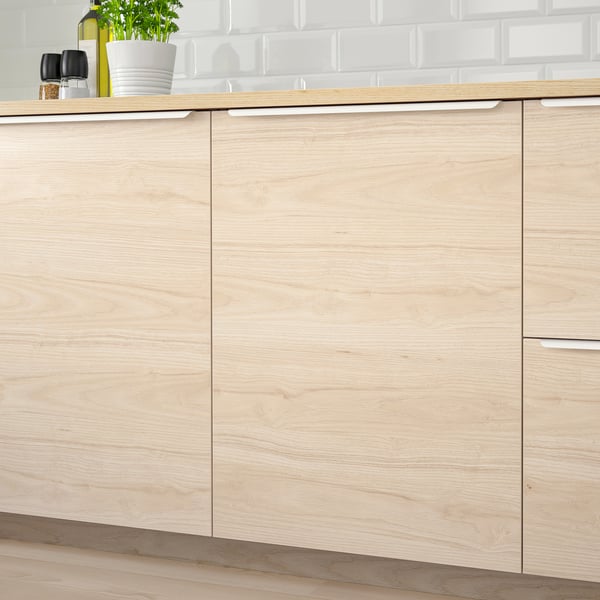 Kitchen cabinets with light ash wooden effect, easy-clean melamine surface, mounted with reversible doors.