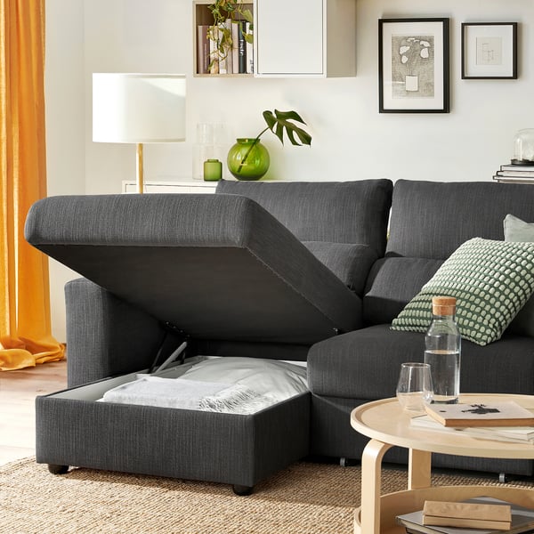 Cosy living room with a grey ESKILSTUNA sofa. Sofas extendable chaise is out, showing its comfortable high back and adjustable headrest.