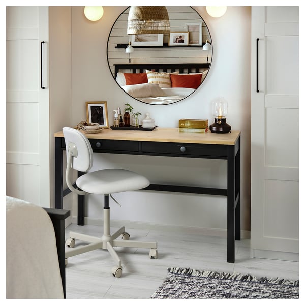 Home office setup: desk, chair, mirror, decor. Modern, stylish, functional.