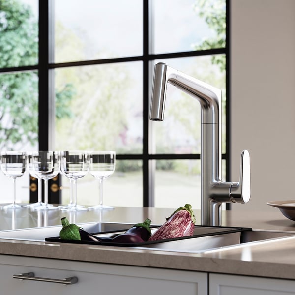 MAJSJÖN chrome kitchen tap, sleek design, pull-down spout, over sink.