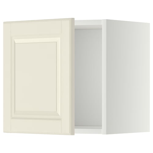 An off-white METOD kitchen wall cabinet with a traditional design and bevelled edges.