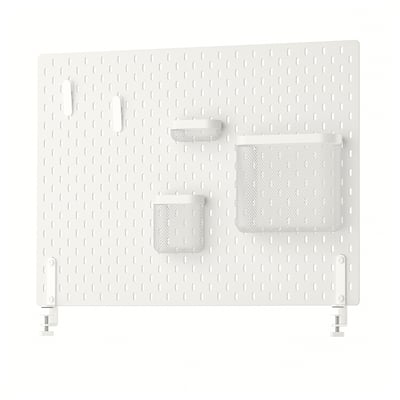 SKÅDIS white pegboard organiser with mesh pockets and clips; minimalist design for wall mounting.