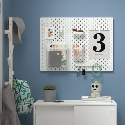 SKÅDIS white pegboard organiser with accessories on blue wall. Size: large.