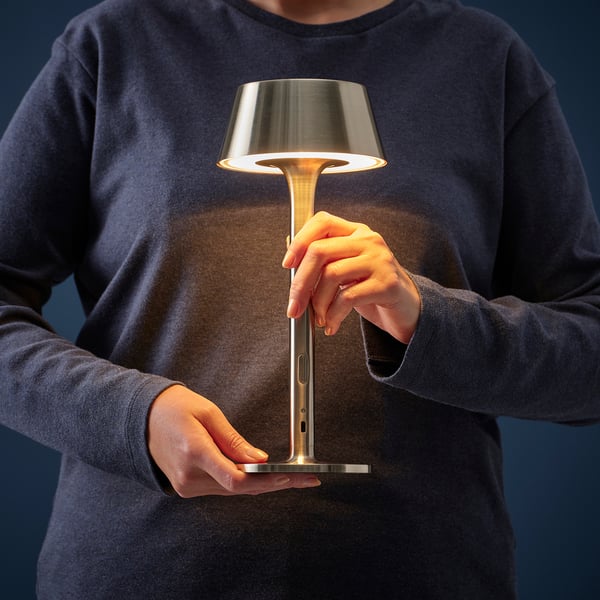 AVHÅLL Prenosna LED lampa, na baterije podesivog intenziteta/niklovano napolju, 29 cm
